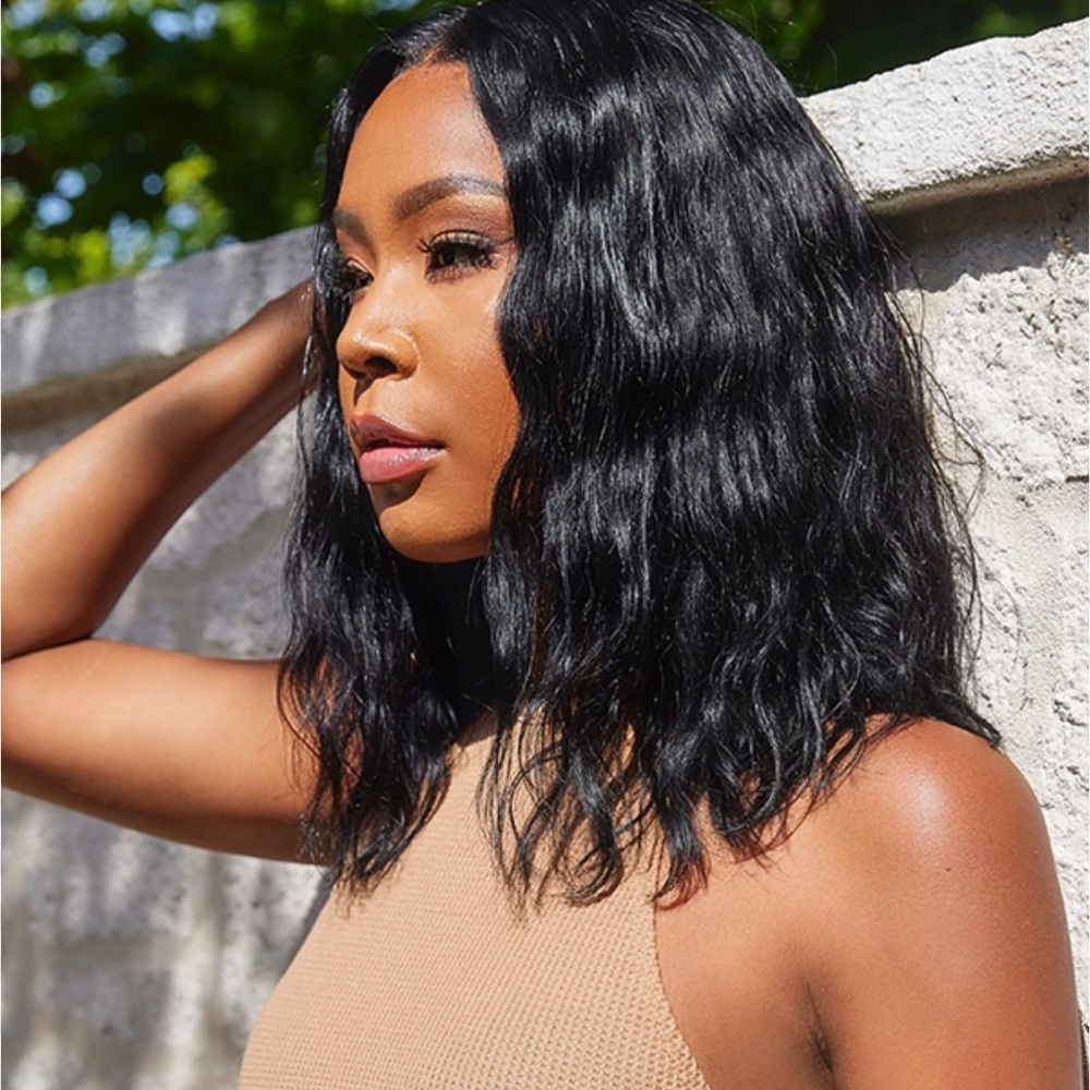 Elegant Black Wavy Hair Wig